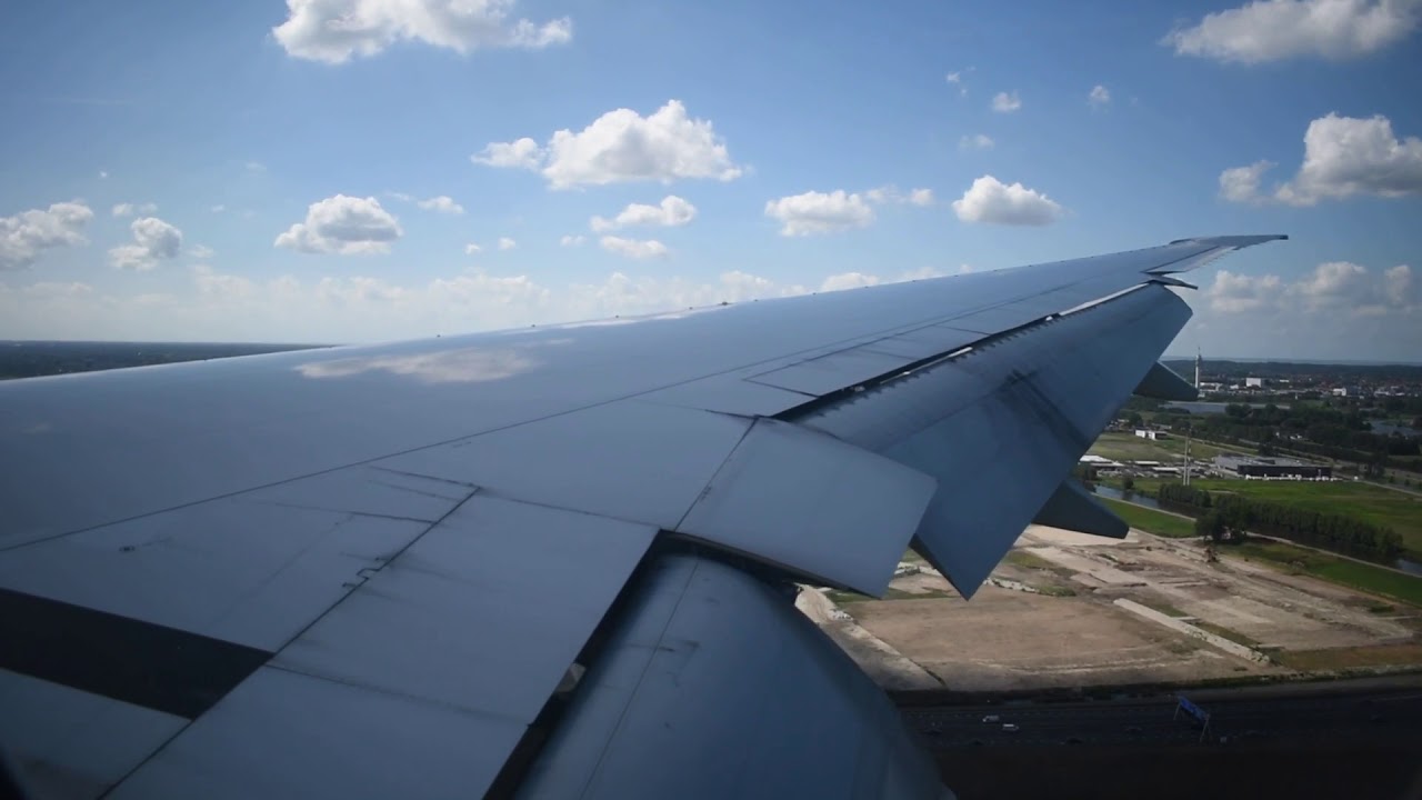 KLM B777-300ER SMOOTH LANDING AT AMSTERDAM SCHIPHOL AIRPORT
