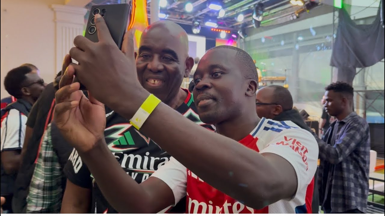 AFTV Finally Meets Arsenal Kenyan Fans! ROBBIE AND CICLE SELFIES WITH ARSENAL KENYAN FANS IN KENYA
