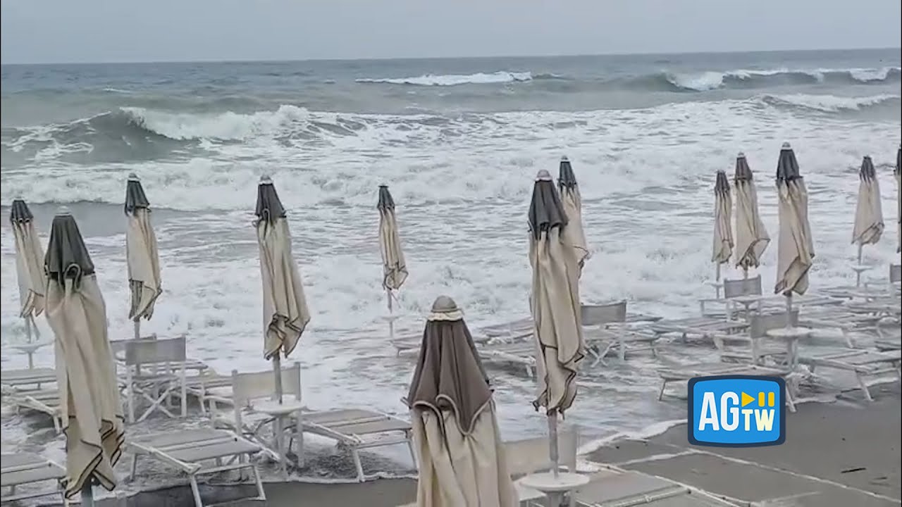 Maltempo, forti mareggiate in Liguria: l’acqua invade il litorale di Albenga