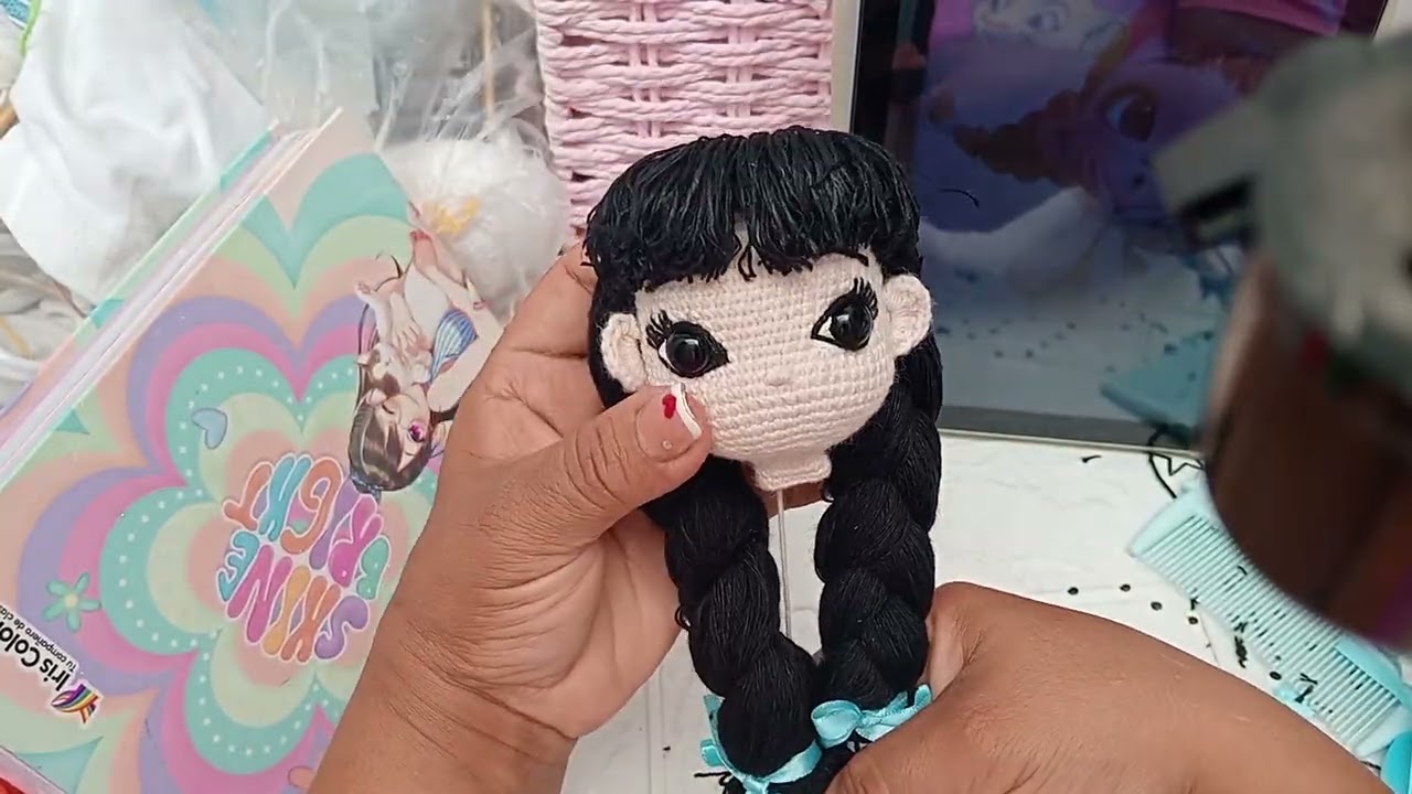 Finalizando el cabello de la bailarina
