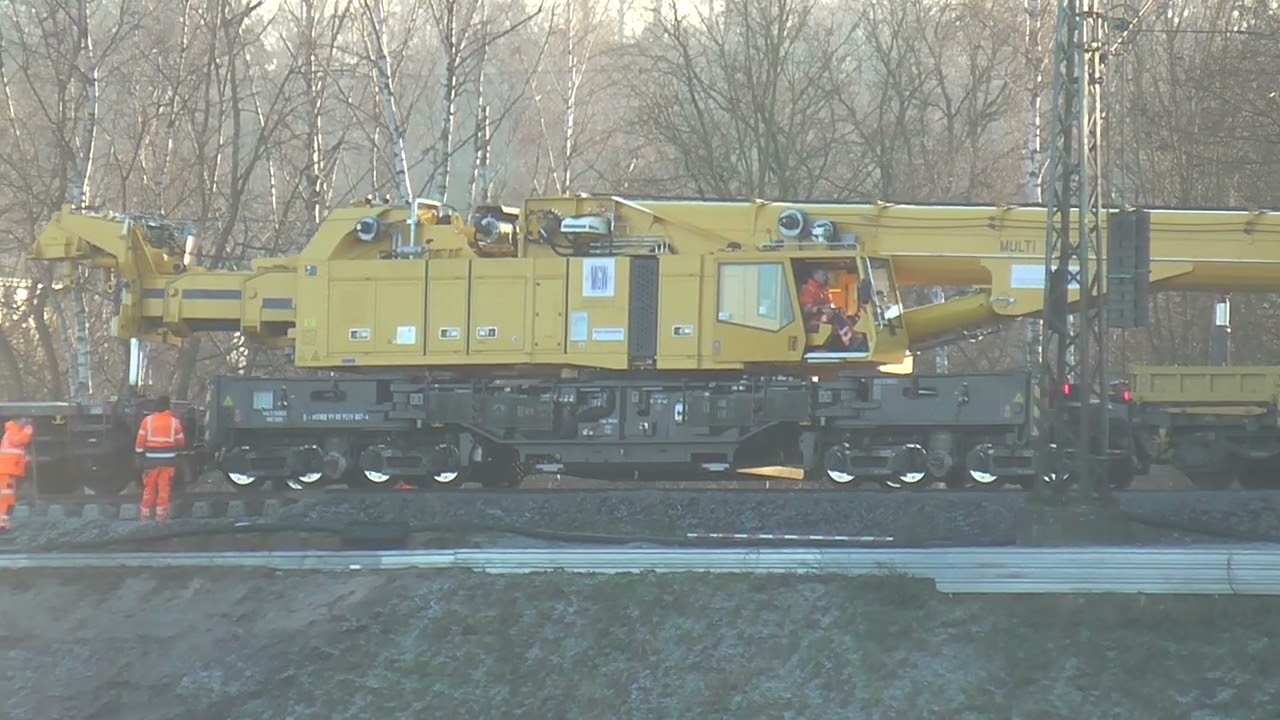 99 80 9519 003-4 MGW Multi Tasker 1200 rangiert im Baugleis