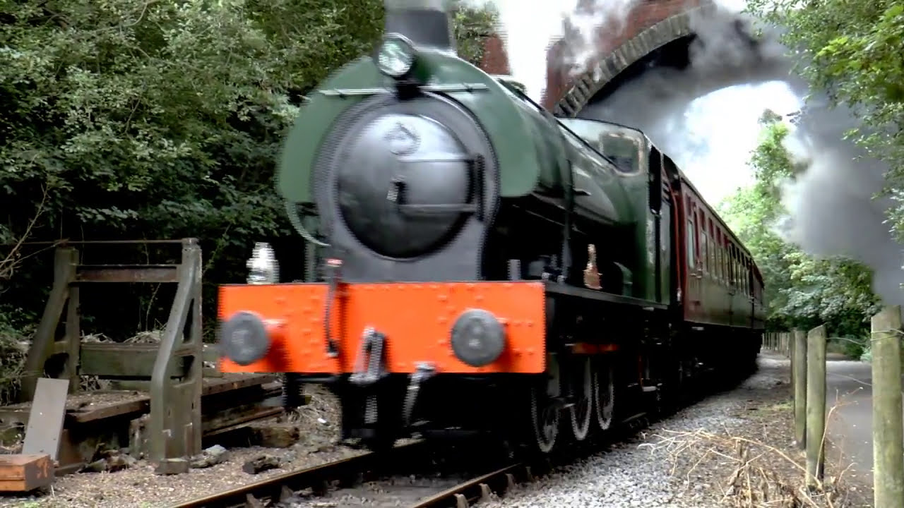 STEAM LOCOMOTIVE WD132 SAPPER AT AVON VALLEY RAILWAY