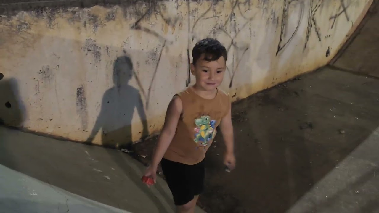 Gael na Pista de Skate Abandonada