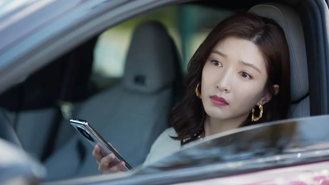 美女被逼相亲，一看对方是乞丐懵了，再细看不料对方竟是老熟人，两人一见面直接开怼！