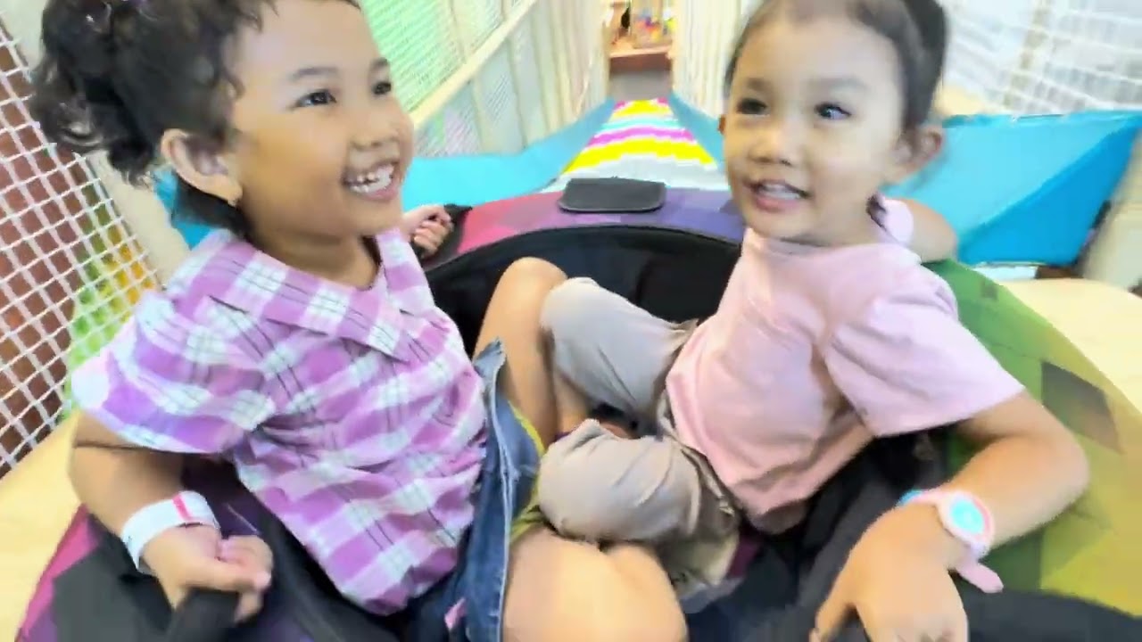 Aqila plays with kakak hafiz, ayuk asyira dan ayuk fizah