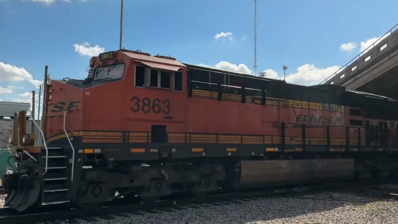 Bnsf 3863 leads a manifest train with crazy horn action in Houston Texas!