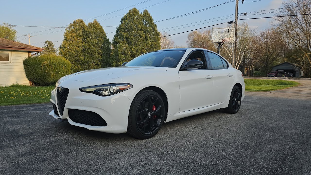 2020 Alfa Romeo Giulia Sport Review.  I'm smitten!