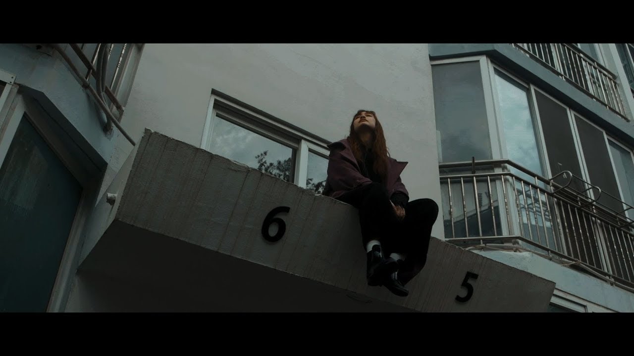雨のパレード - Walk on (Official Music Video)