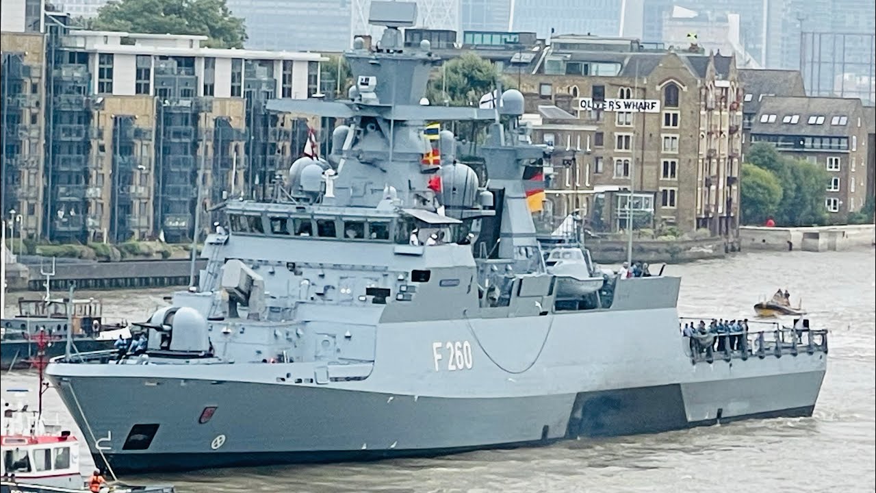 German warship Braunschweig (F260) leaving London playing Star Wars - Darth Vader’s Imperial March