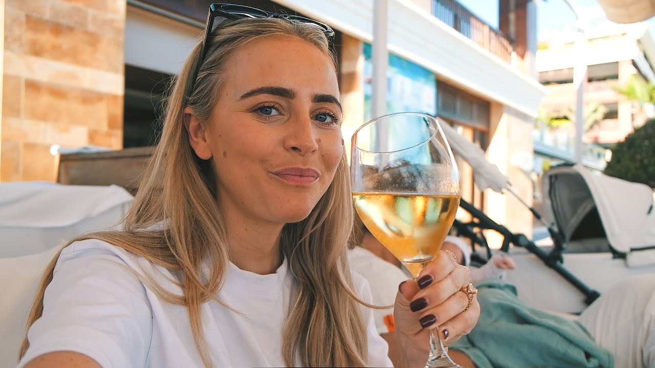 MY FIRST GLASS OF WINE! - My friends are here!