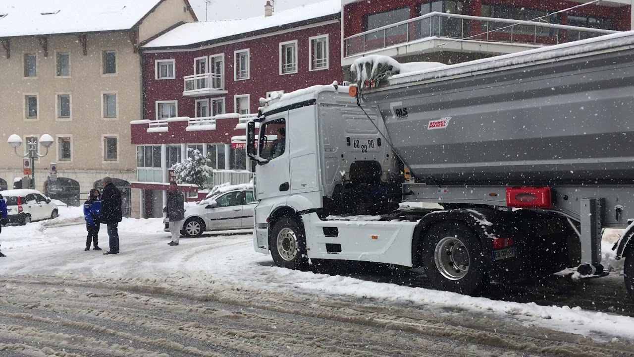 PLACE BERARD BLOQUEE A BELLEGARDE