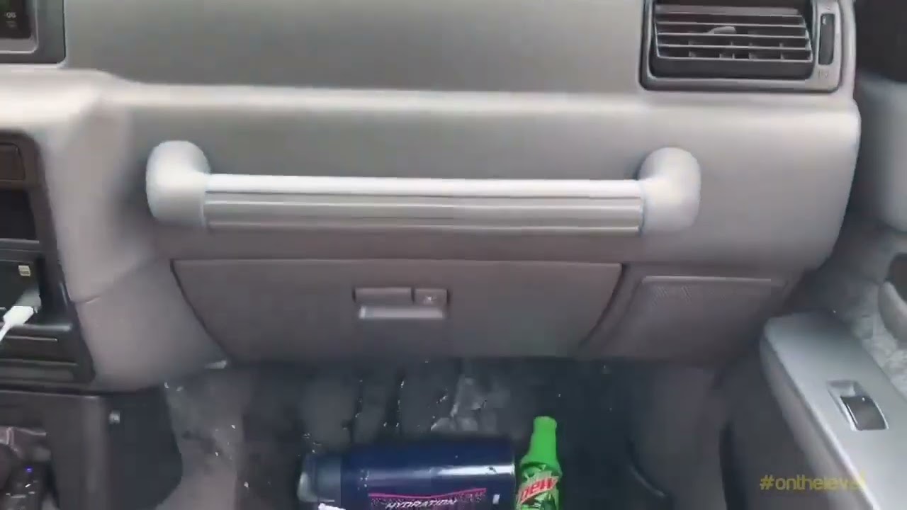 4x4 Old Model Land Cruiser EASILY CROSSING a FLASH FLOOD!!