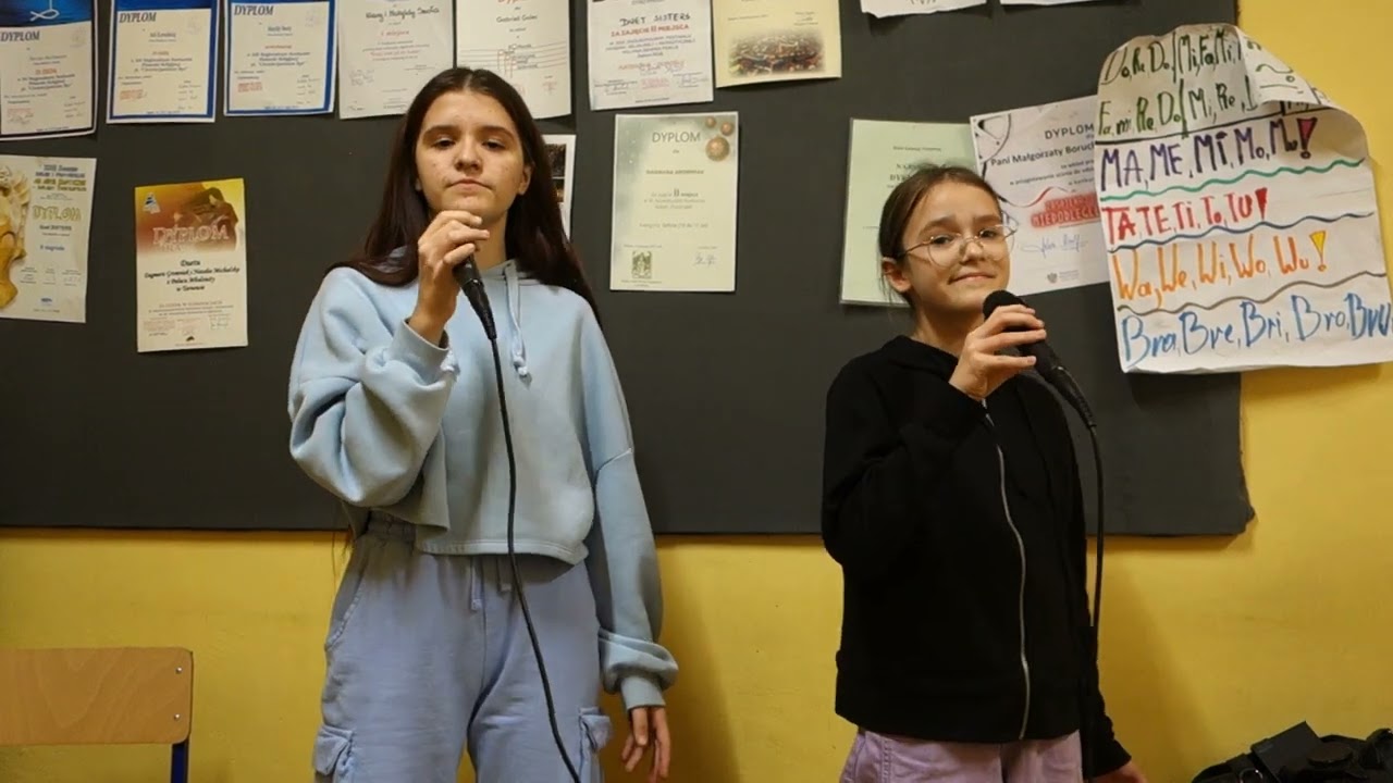 Dom, który czeka (J. Wojdak) Duet Sisters Klara i Matylda Smoła 12.2023r.