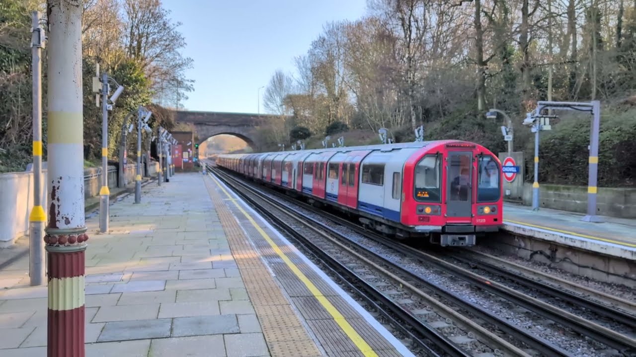 Central Line 1992TS 91213 at Chigwell