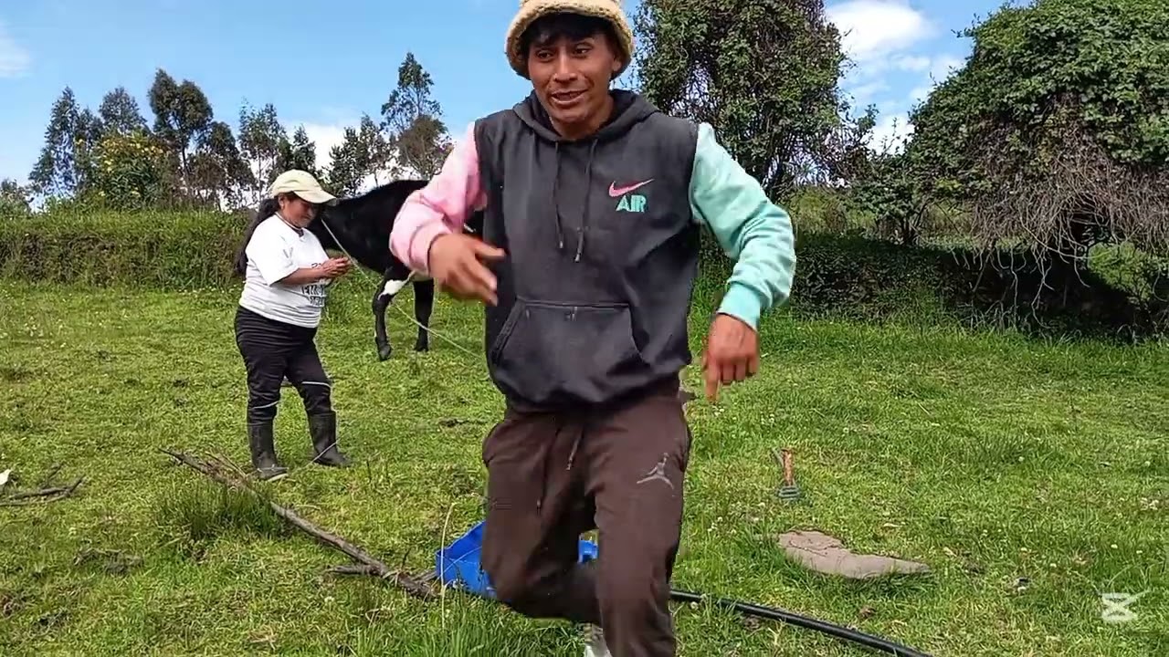 AQuí dando agua 💧💧 alas vacas lolas de Inés