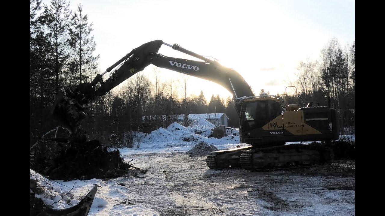 Volvo EC300EL With Tiltrotor Working (4K)