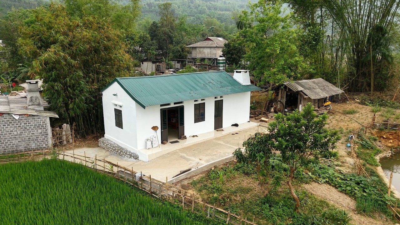 Cả bản bị tốc m&aacute;i sau cơn lốc lịch sử nh&agrave; chị Ứt với nh&agrave; b&agrave; Đ&ocirc;i Sai vẫn đảm bảo chắc chắn