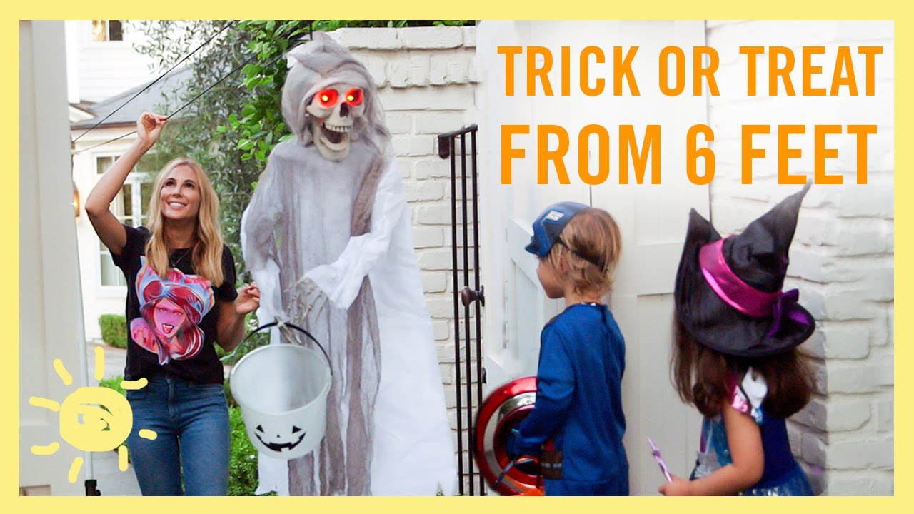 SOCIAL DISTANCE TRICK OR TREATING!!