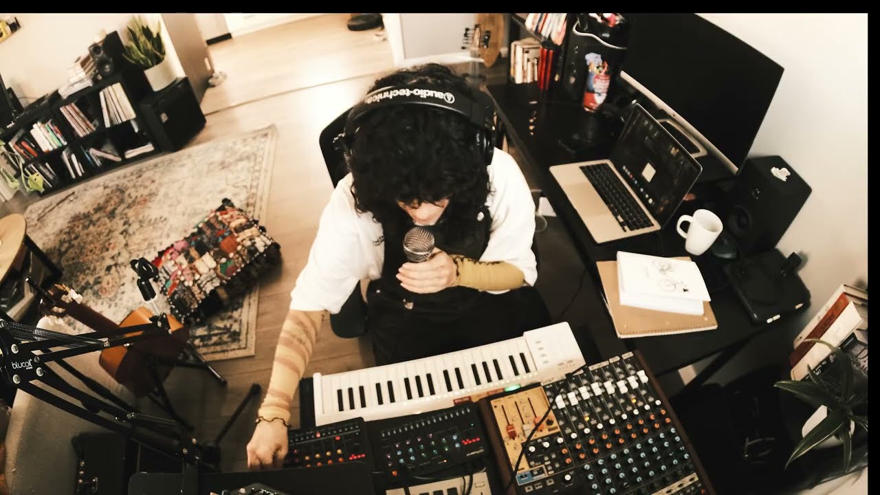 Sevenler Ağlarmıș - Üç Hürel