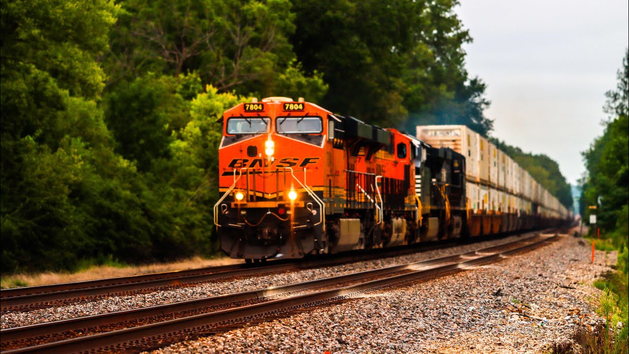 BNSF 7804 West in Edelstein, IL on 8/6/2024