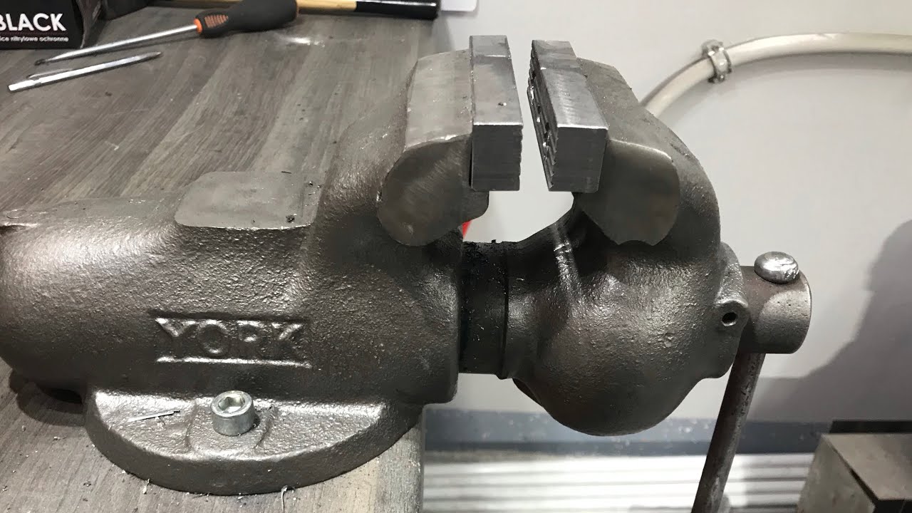 Renowacja starego imadła YORK - rusty vise YORK restoration