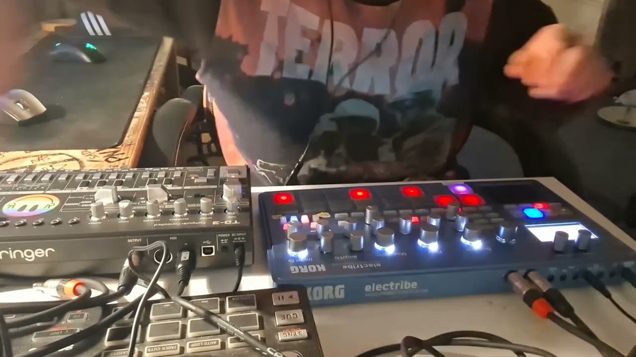 Live Acid Tekno/ Live Set, performance / Electribe 2, Behringer td3. 161 BPM