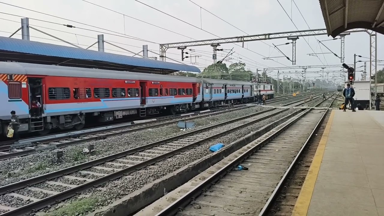 12721 Hyderabad Hazrat Nizamuddin dakshin Express ready for departure 