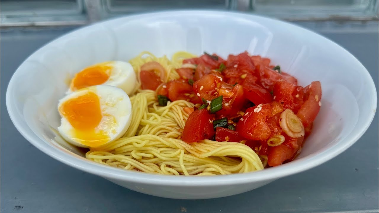 Najlepszy LETNI makaron ever?! Chłodny ramen z sosem z pomidorów malinowych 🍜❄️