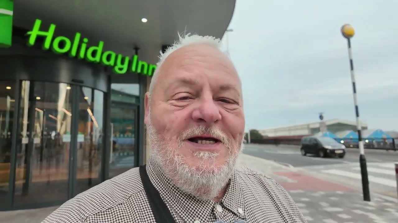 4-звездочный отель Holiday Inn за 15,95 фунтов стерлингов. Отзыв о завтраке с особым гостем, не С...