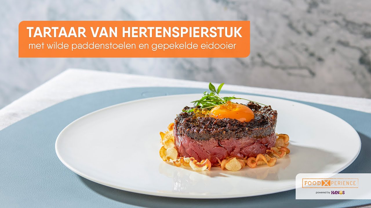 Tartaar van hertenspierstuk met wilde paddenstoelen en gepekelde eidooier