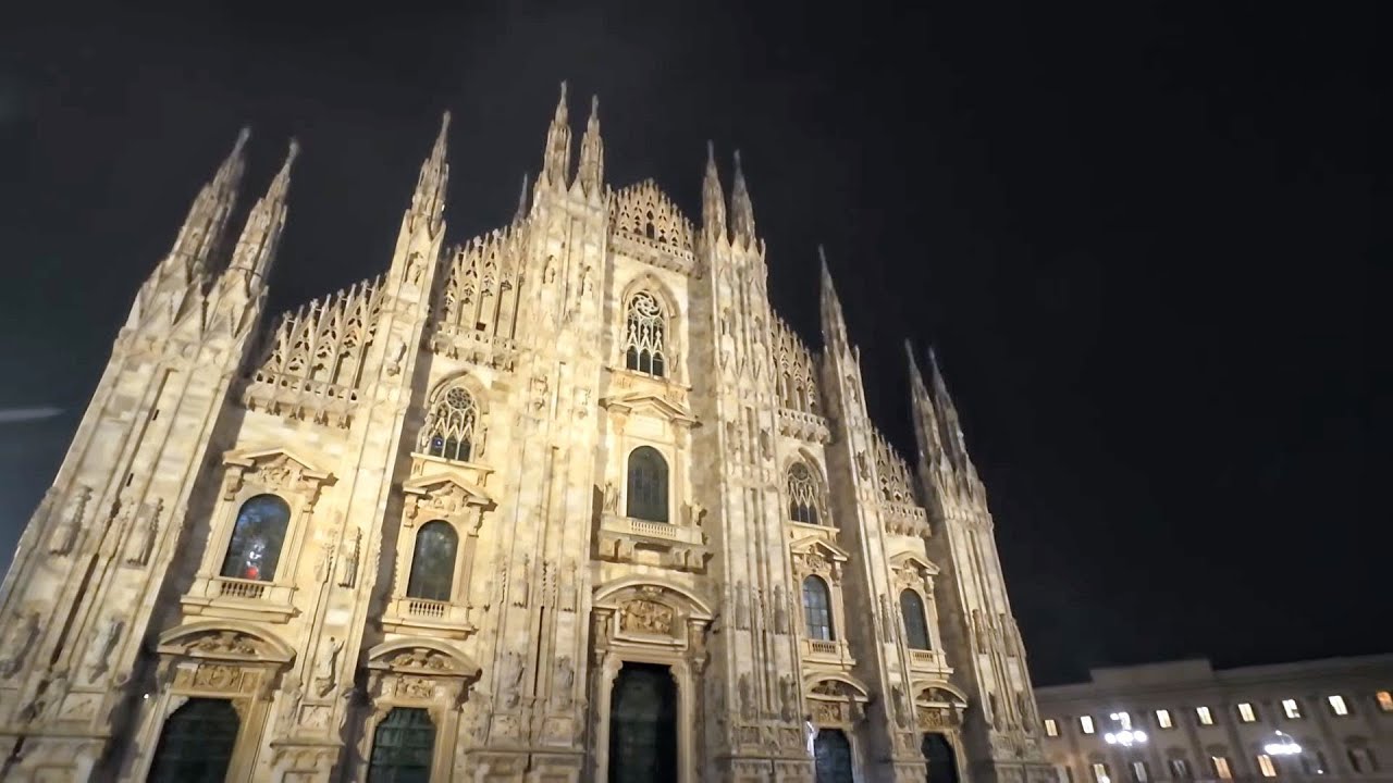 Миланский собор в ночи.Пылающая готика.Серый и Други.🇮🇹10👑🏦🏬⛪🗽🌐✌️ марта 2026 г.