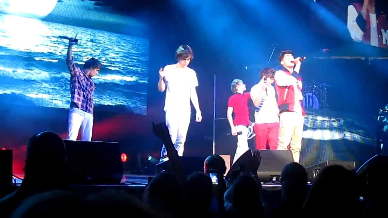 moments one direction fairfax, virginia up all night tour