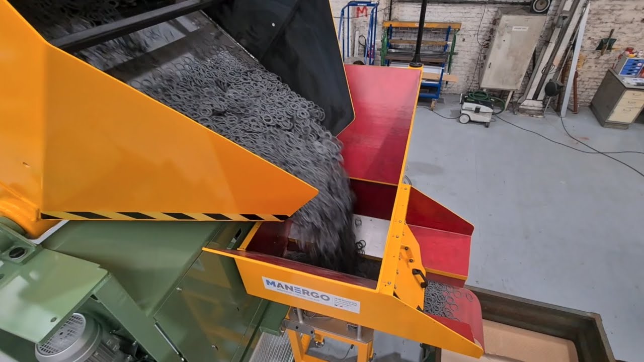 Basculeur de caisse RV150°+ Trémie vibrante