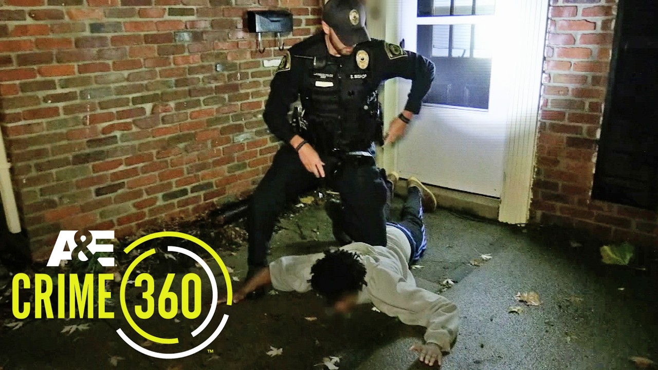 Live PD: Police Patrol—Police Chase Multiple People After Break-In at Vacant Apartment | Crime 360