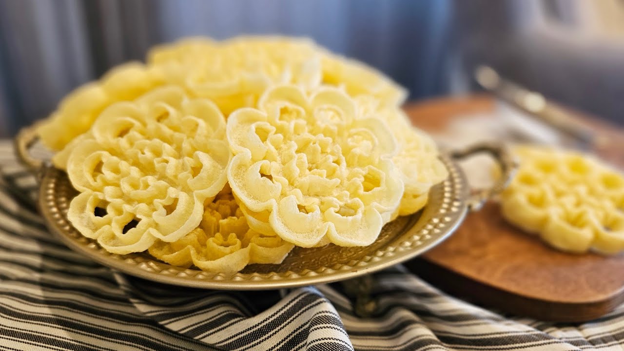 طرز تهیه شیرینی نان پنجره ای ترد و خوشمزه عید نوروز | آموزش شیرینی پنجره ای | rosette fried cookies