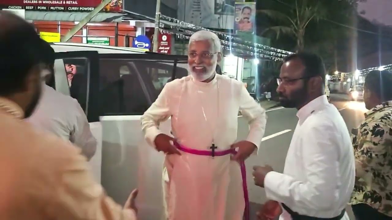 എള്ളുംപുറം പെരുന്നാൾ സമാപന പ്രദക്ഷിണവും സ്വീകരണവും  കാഞ്ഞിരം കവലയിൽ നിന്നും ആരംഭിച്ചപ്പോൾ.