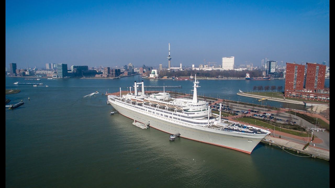 Rotterdam, Erasmusbrug en SS Rotterdam