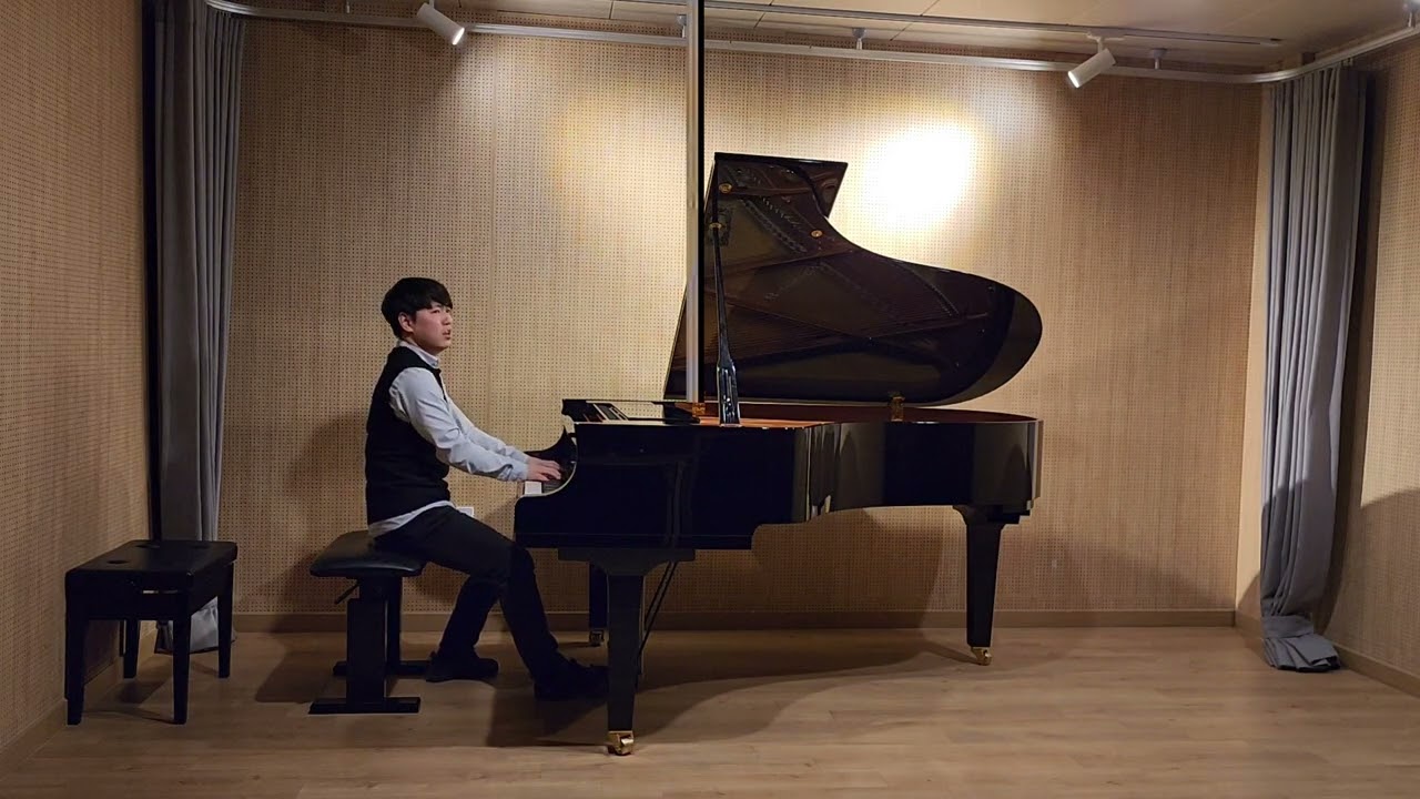 [스물 한 번째 끄적임] 직장인의 Chopin Scherzo No.3, in C sharp minor Op.39 (연주: 이수빈)