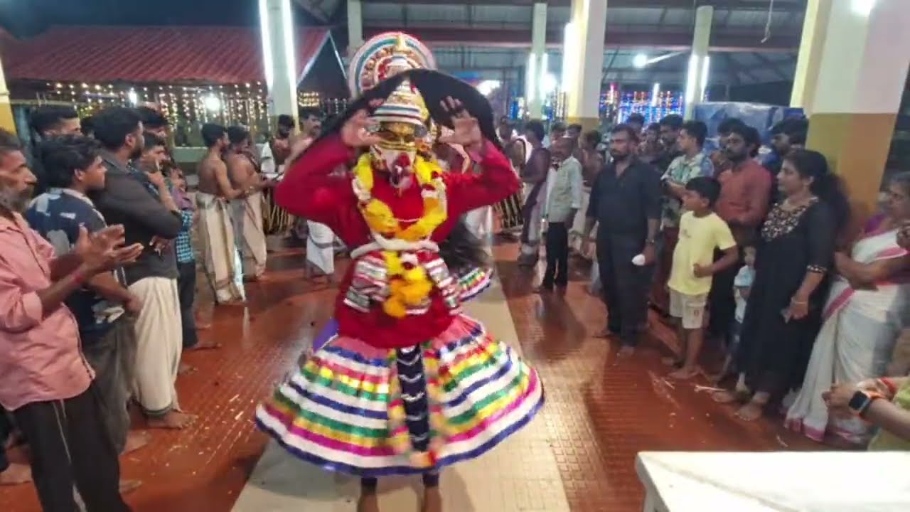 ഇരട്ട ഗരുഡൻപയറ്റ് ചെണ്ടമേളം പാട്ടുകളം ക്ഷേത്രം 