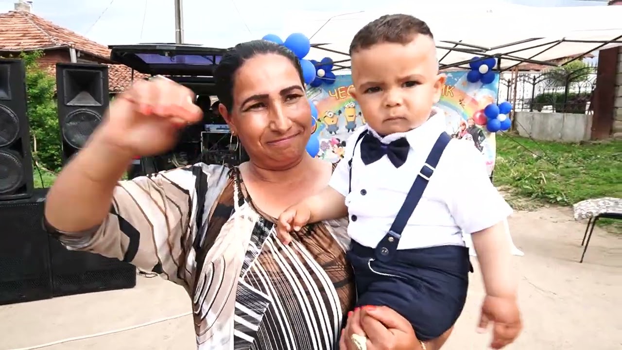 Първи рожден ден   на принц Криси С. соколица