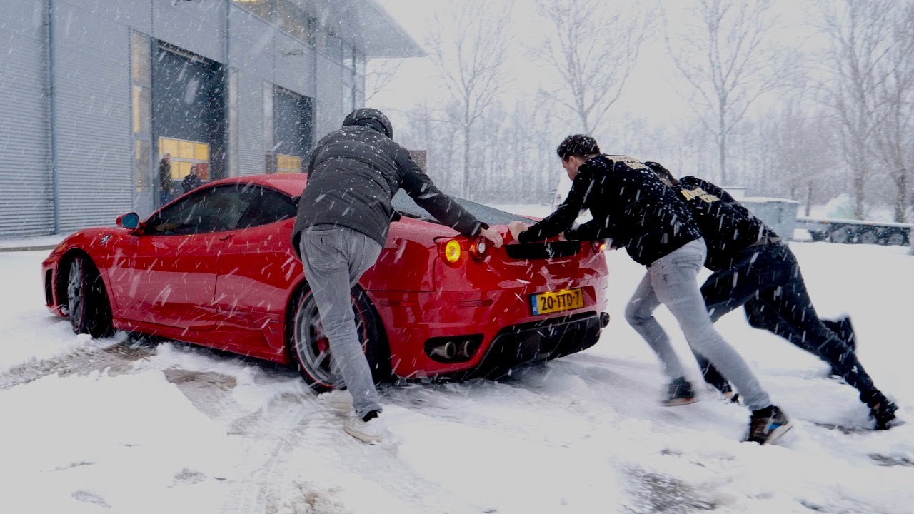 Met Een Ferrari In De Sneeuw. *Gaat Niet!*