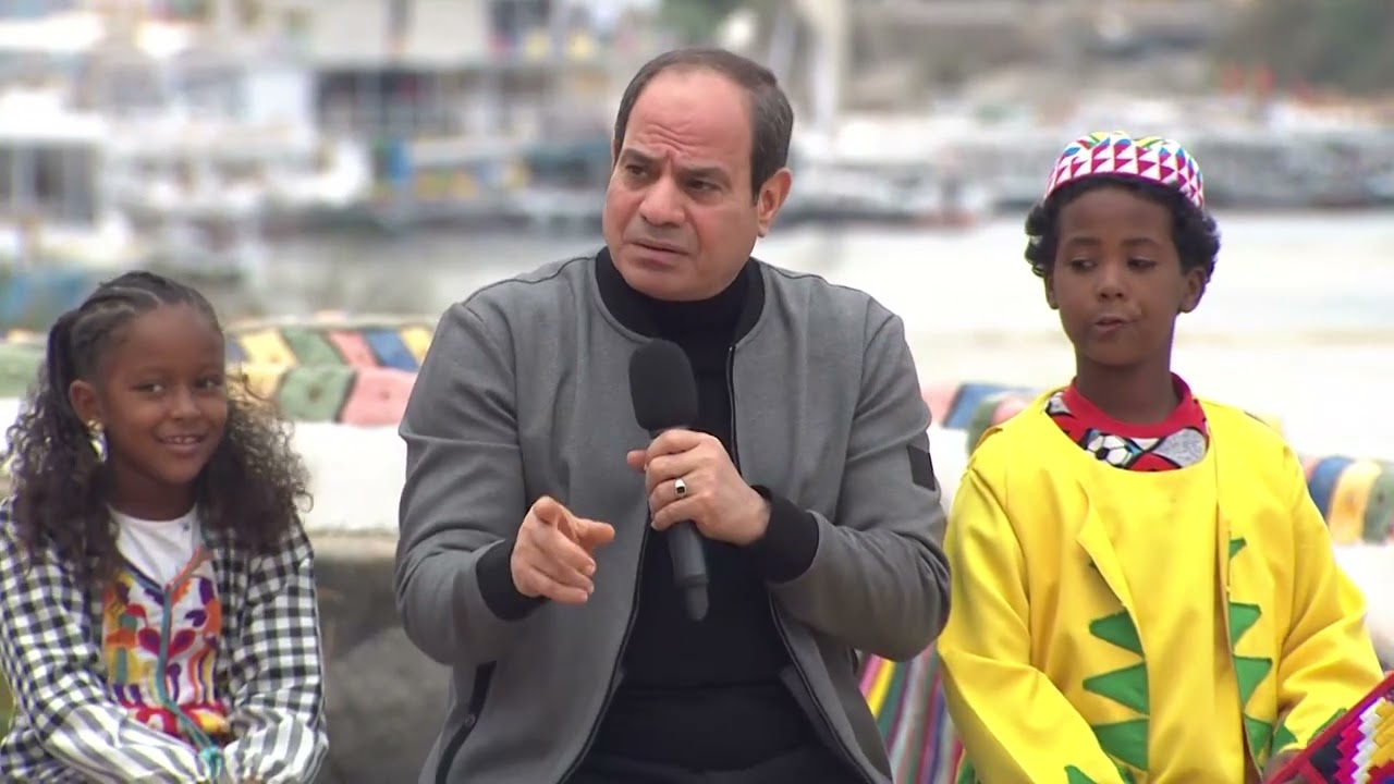 جلسة السيد الرئيس السيسي مع أهالي قرية غرب سهيل في أسوان