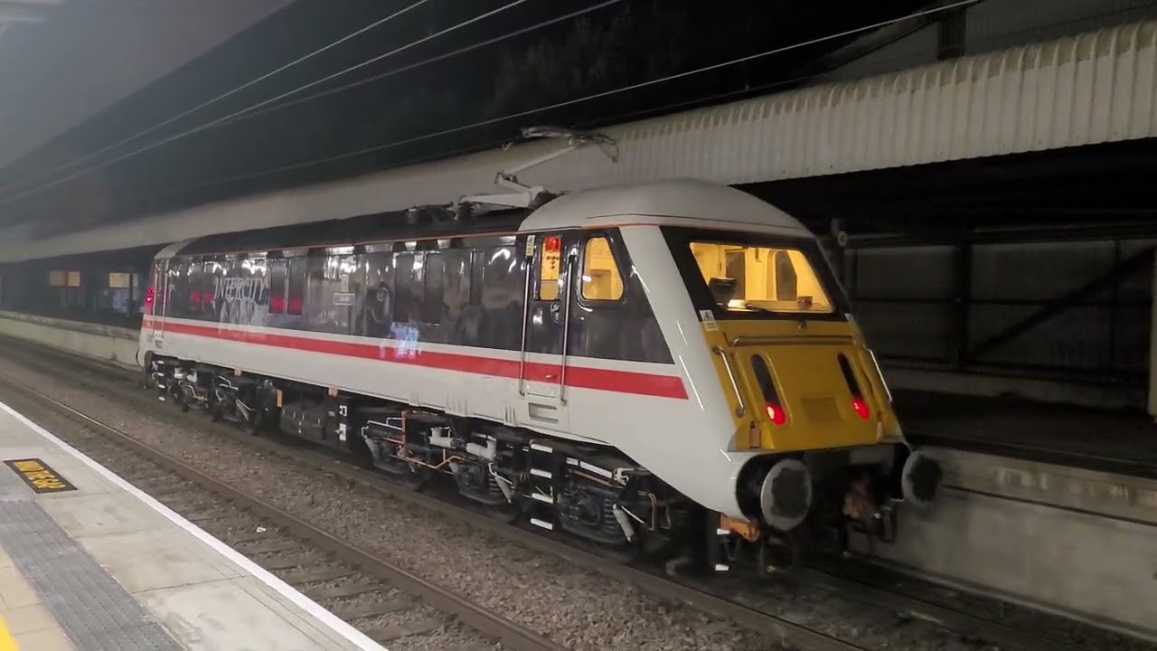 Badger off to forage !!! - 89001 Avocet let loose from 90001 Royal Scot - part three