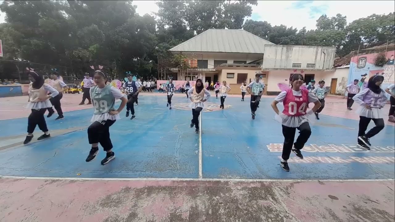 Ujian Praktek Senam Aerobik SMA Negeri 3 Bandung 2026, kelas XII-9.