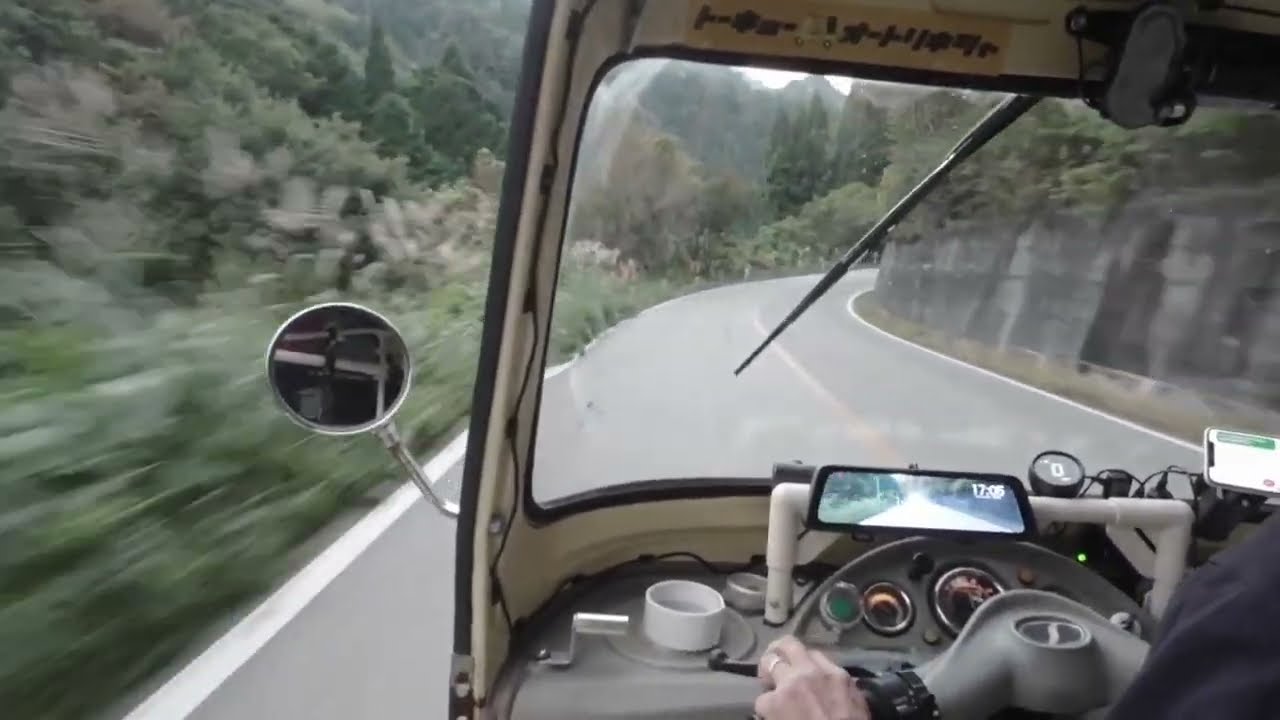 Running on a mountain road as the sun sets | Autorickshaw chill driving
