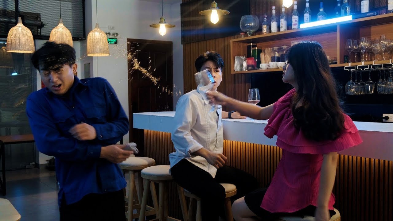 Chủ Tịch Giả Làm Lao Công Chui Vào Bar Truy Lùng Cô Vợ Sắp Cưới Đang Đi Hẹn Hò Và Cái Kết - Tập 1090