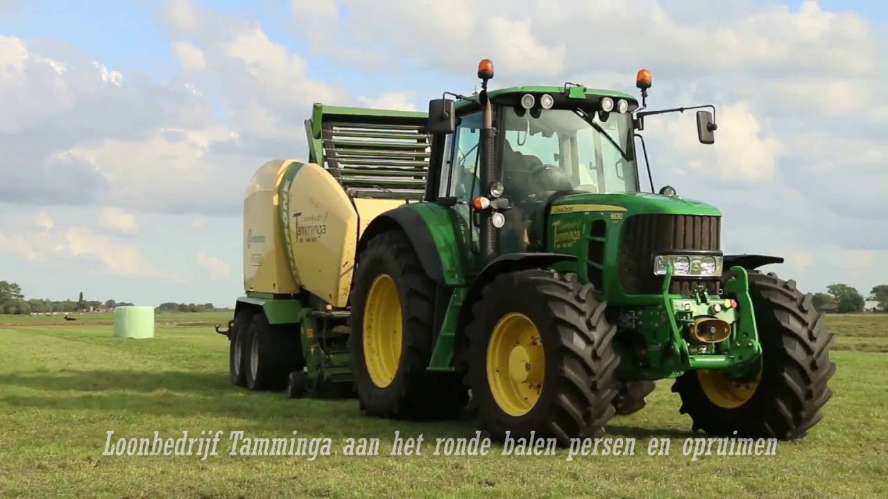 Loonbedrijf Tamminga aan het ronde balen persen en opruimen