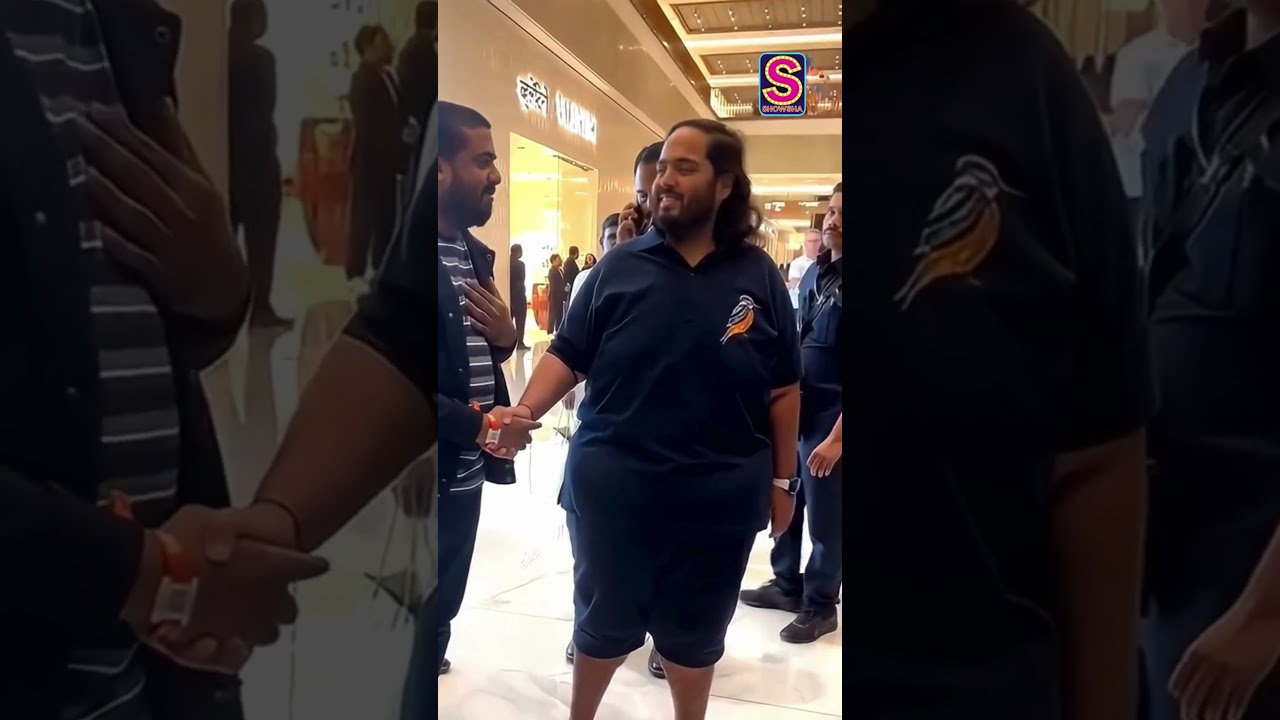 Anant Ambani&rsquo;s Humbleness Wins Hearts, Meets Fans & Poses With Him! | English News | News18 | N18S
