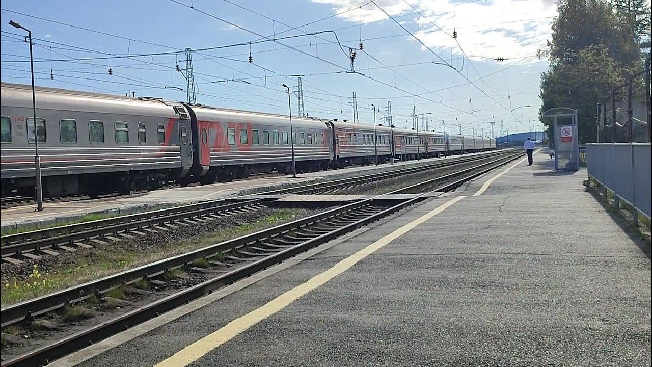 Евпатория-Мурманск! Электровоз ЭП1-183,отправляется с поездом №254, сообщением Евпатория-Мурманск.