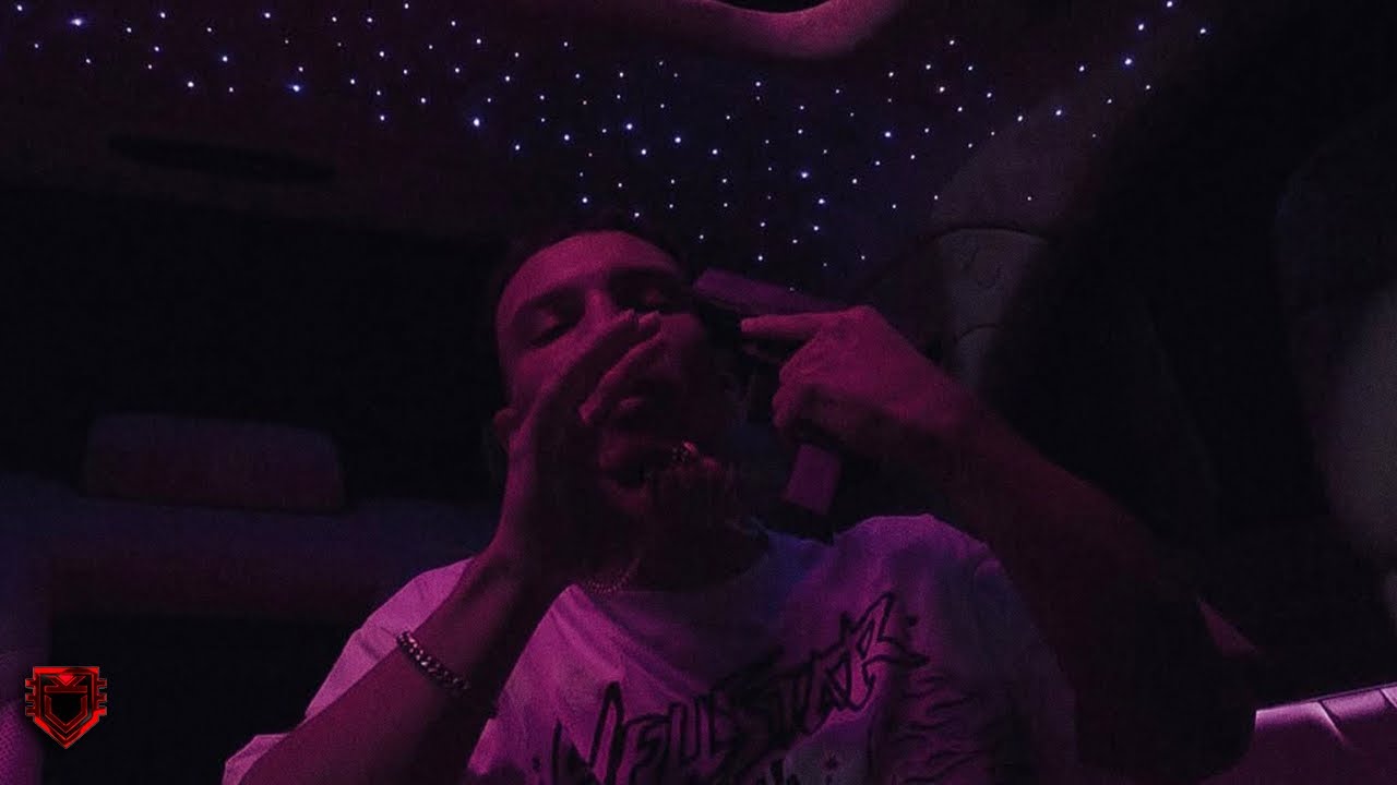 LLERA - TRAPEANDO 🏚️ (VIDEO OFICIAL) 